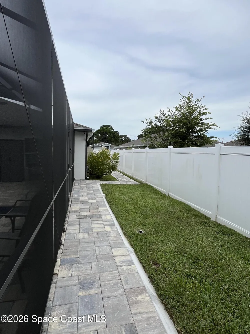 406 Three Oaks Drive Edgewater, FL 32141