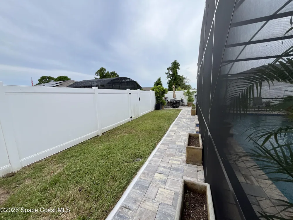 406 Three Oaks Drive Edgewater, FL 32141