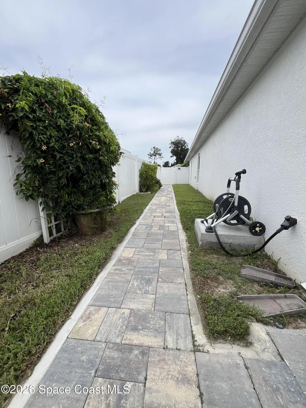 406 Three Oaks Drive Edgewater, FL 32141