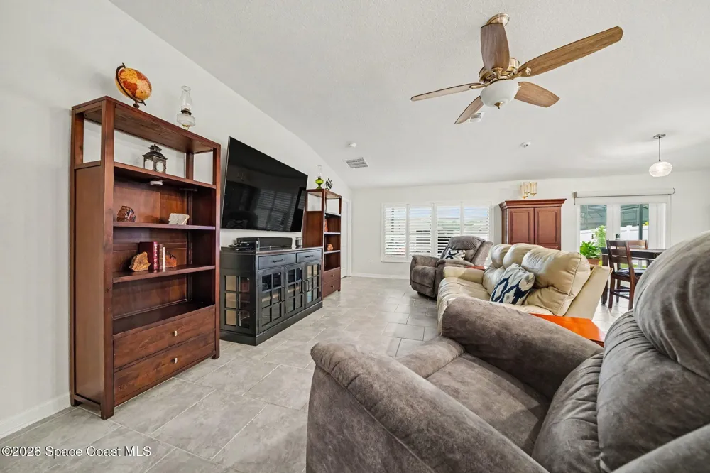 406 Three Oaks Drive Edgewater, FL 32141