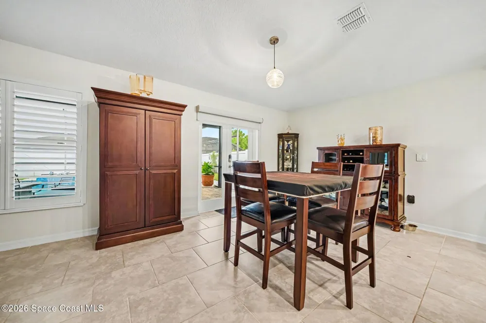 406 Three Oaks Drive Edgewater, FL 32141