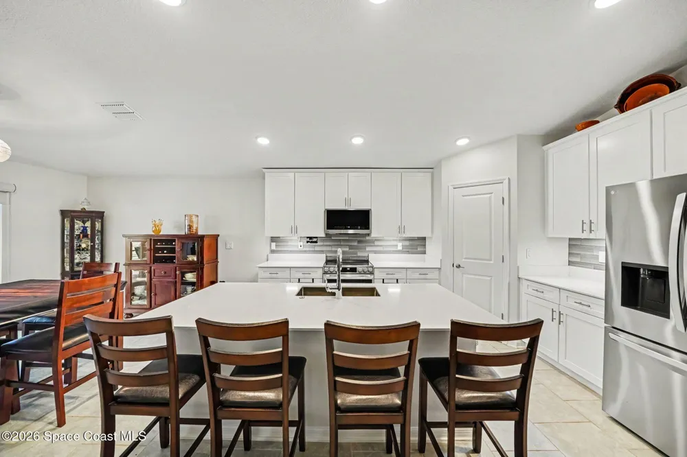406 Three Oaks Drive Edgewater, FL 32141