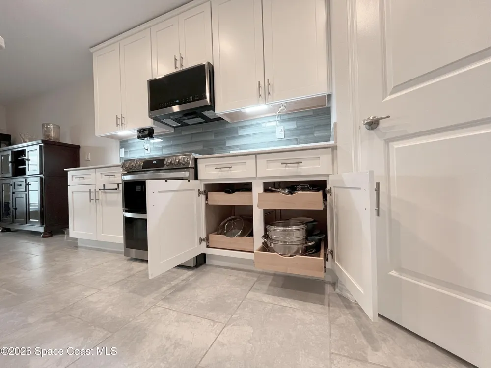 406 Three Oaks Drive Edgewater, FL 32141