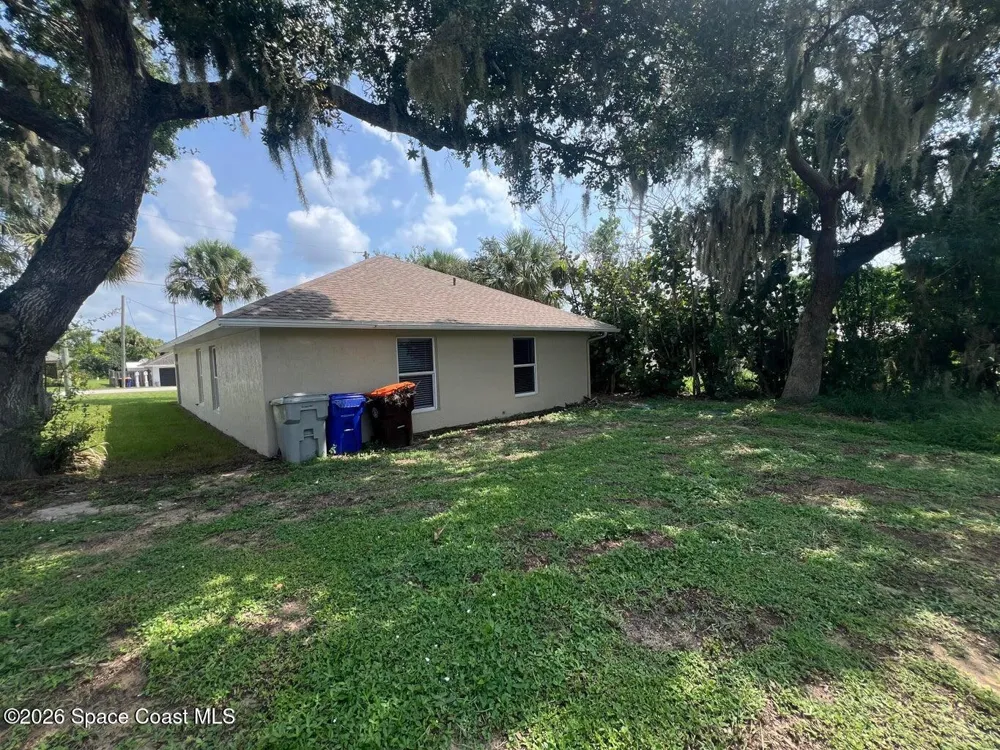 225 12th Street SW Vero Beach, FL 32962