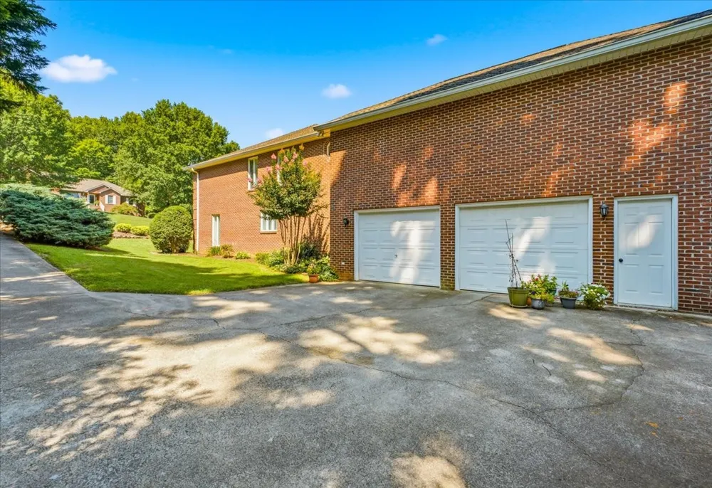 2131 Breckenridge St Athens, TN 37303