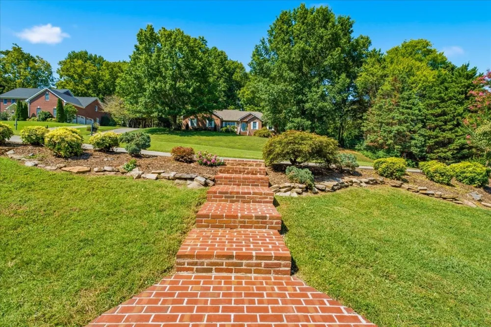 2131 Breckenridge St Athens, TN 37303
