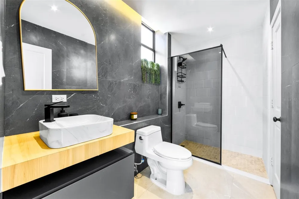 16 CARRION COURT #103 San Juan, PR 00911