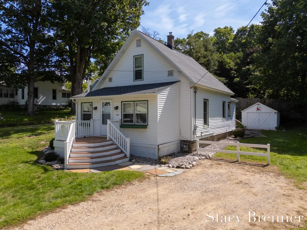 308 4th Street Allegan, MI 49010