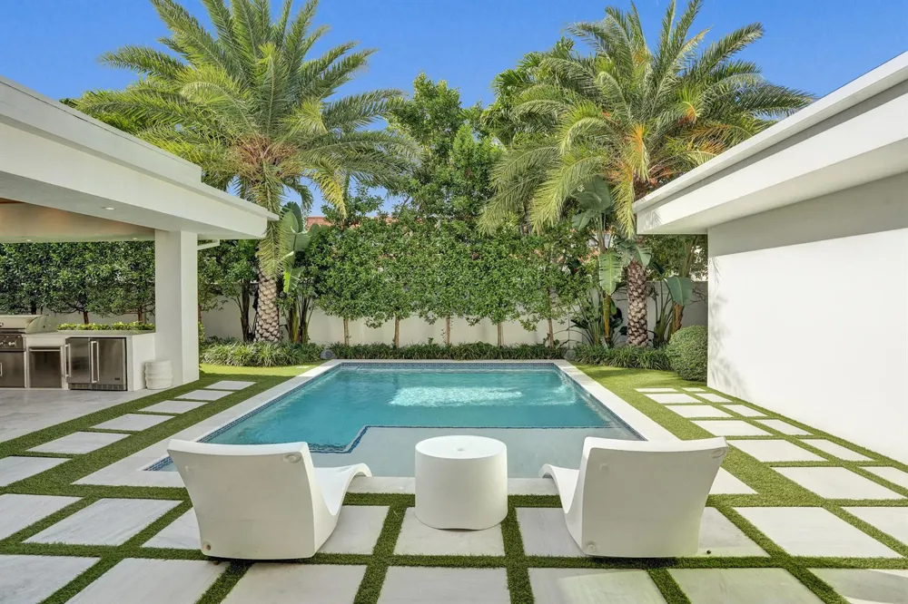 7 Tahoe Lane Sea Ranch Lakes, FL 33308