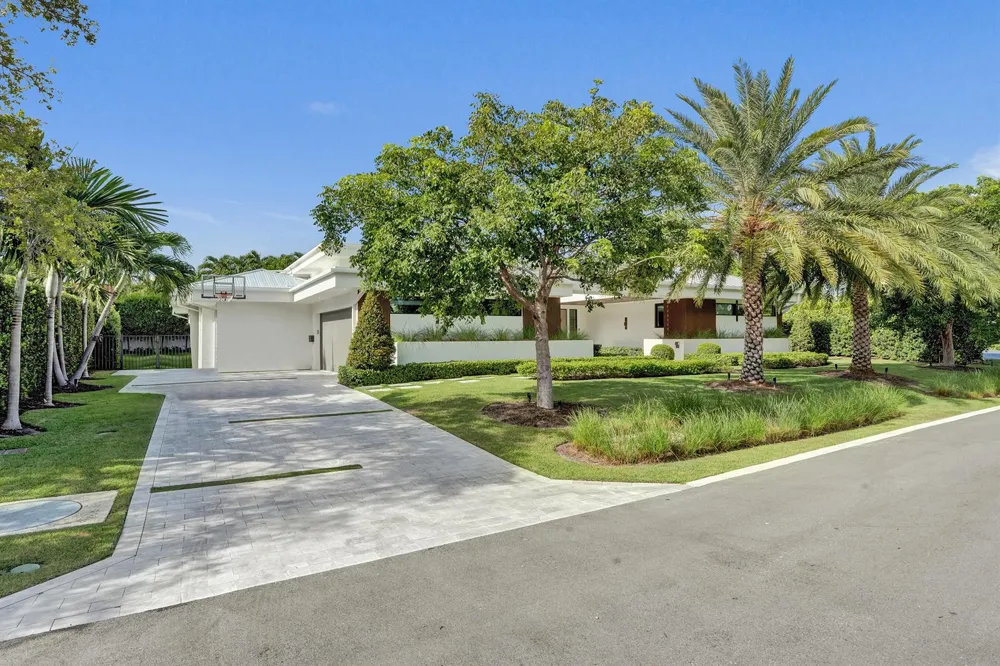 7 Tahoe Lane Sea Ranch Lakes, FL 33308