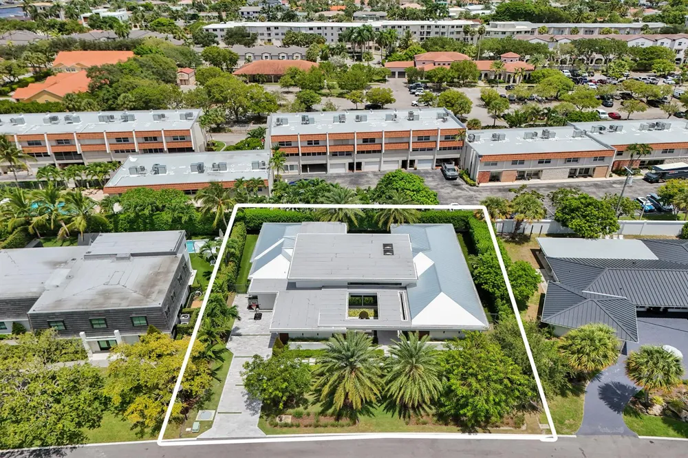 7 Tahoe Lane Sea Ranch Lakes, FL 33308