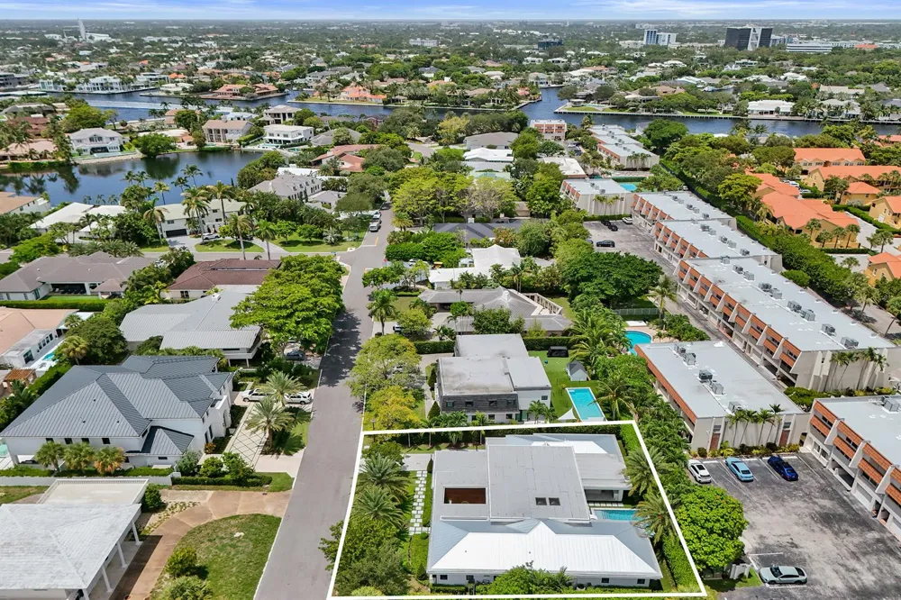 7 Tahoe Lane Sea Ranch Lakes, FL 33308