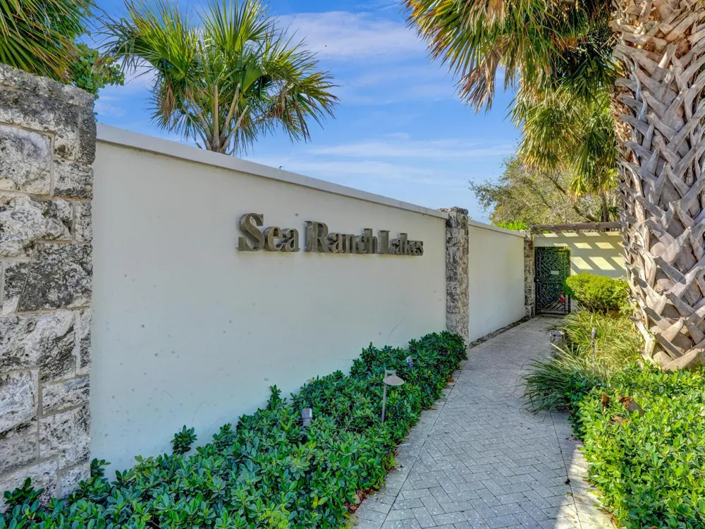 7 Tahoe Lane Sea Ranch Lakes, FL 33308