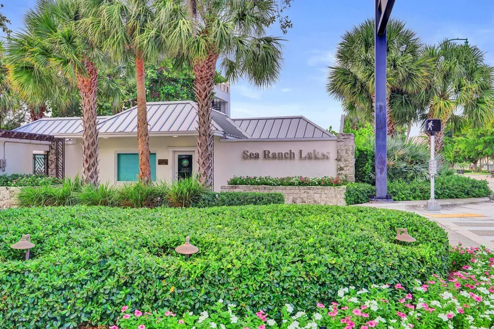 7 Tahoe Lane Sea Ranch Lakes, FL 33308