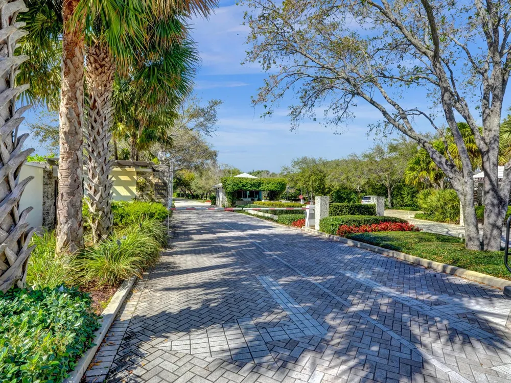 7 Tahoe Lane Sea Ranch Lakes, FL 33308