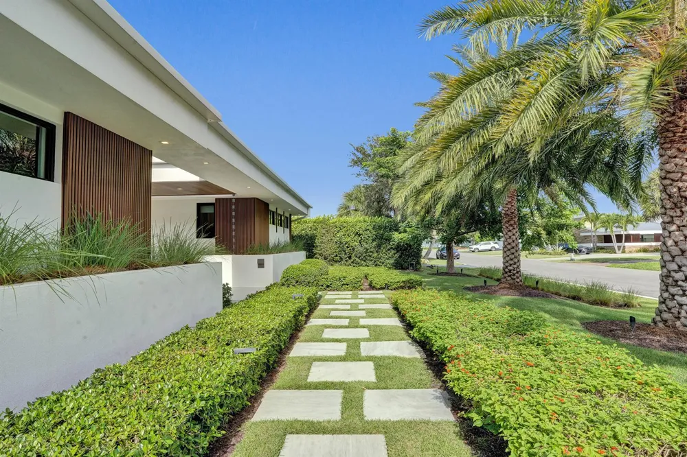 7 Tahoe Lane Sea Ranch Lakes, FL 33308