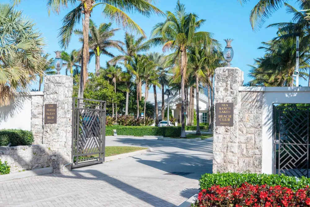 7 Tahoe Lane Sea Ranch Lakes, FL 33308