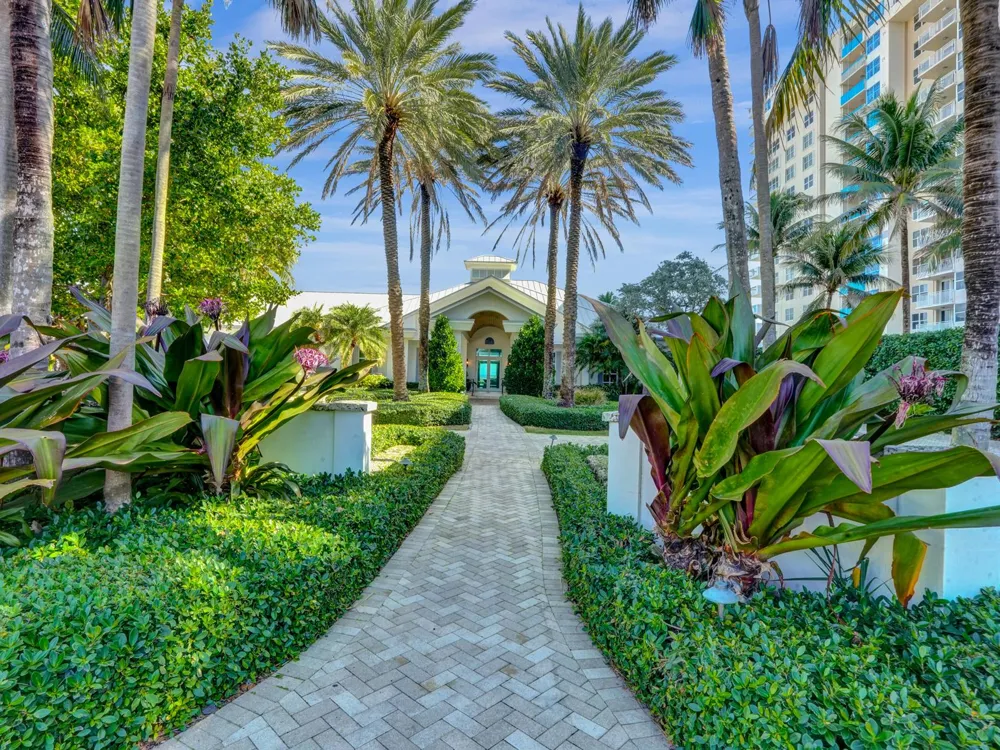 7 Tahoe Lane Sea Ranch Lakes, FL 33308