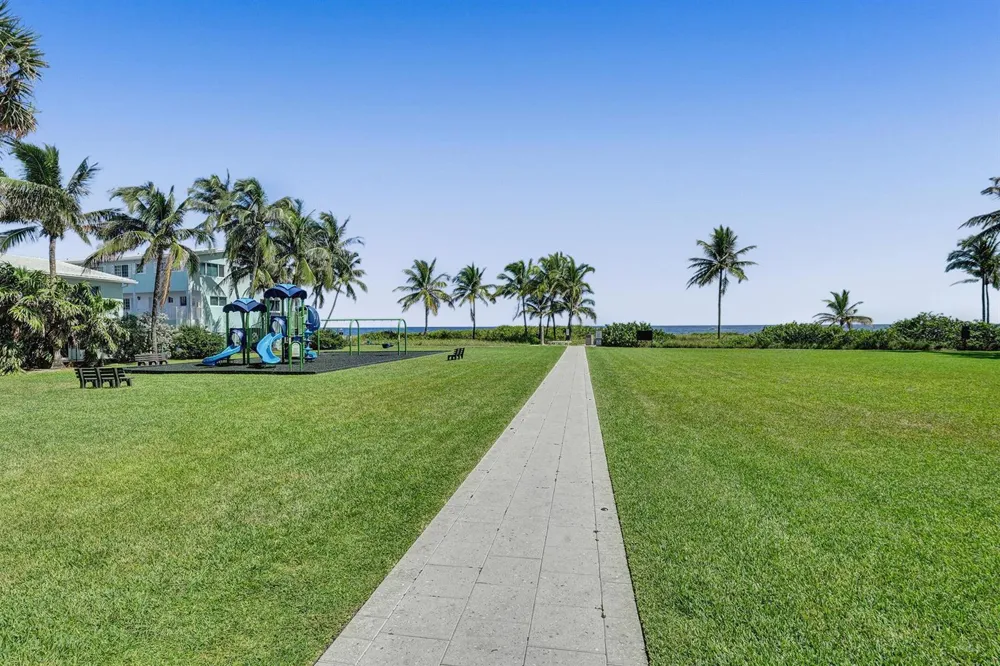 7 Tahoe Lane Sea Ranch Lakes, FL 33308