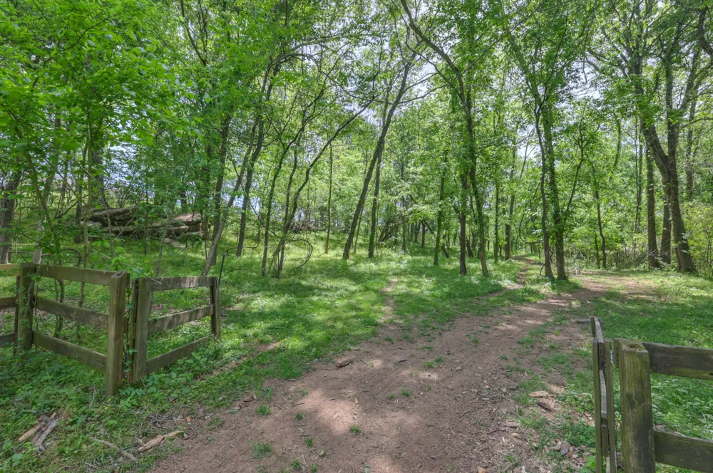2153 Williamsport Pike Columbia, TN 38401