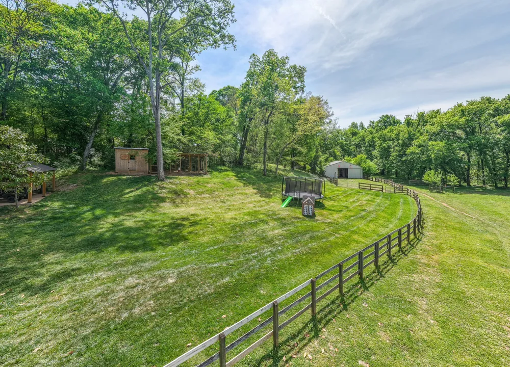2153 Williamsport Pike Columbia, TN 38401