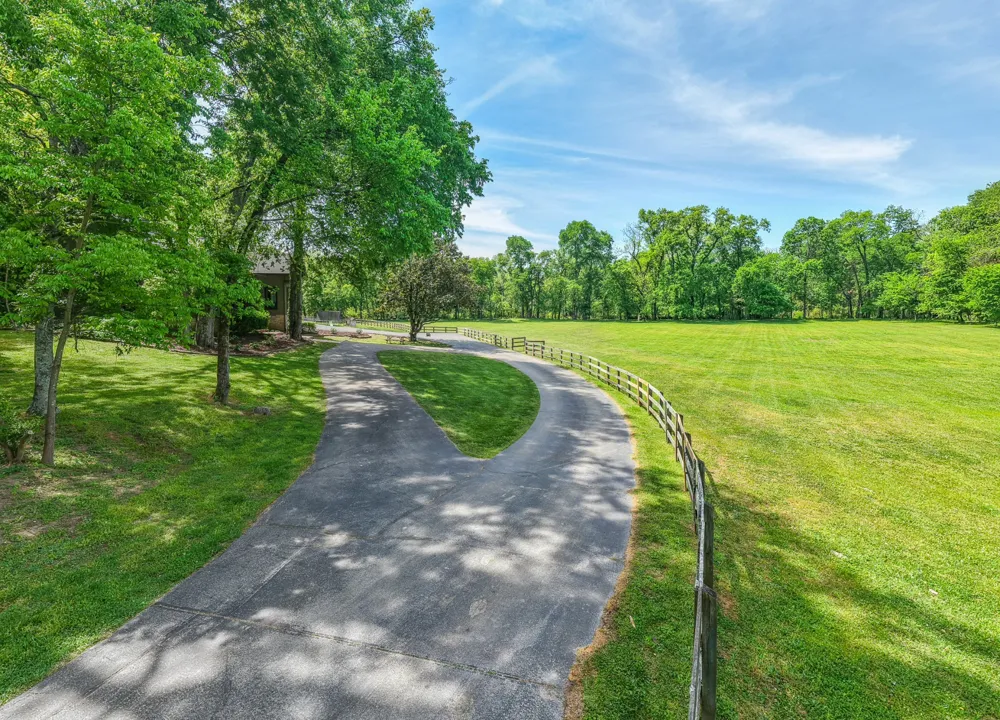 2153 Williamsport Pike Columbia, TN 38401