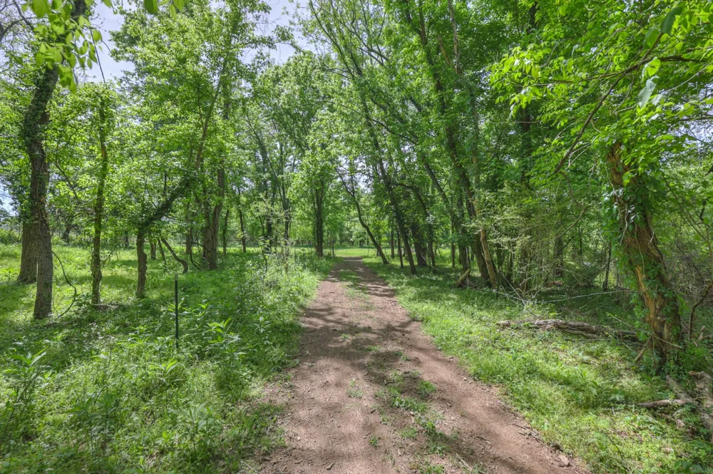 2153 Williamsport Pike Columbia, TN 38401