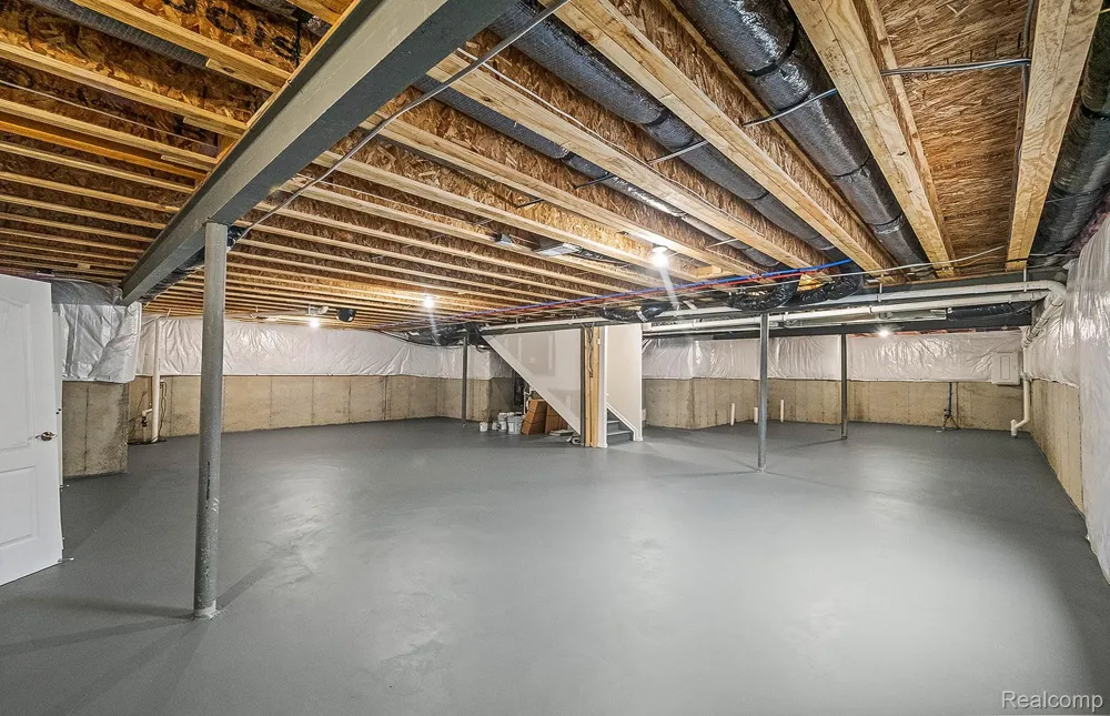 690 Gretchen Lane Saline City, MI 48176