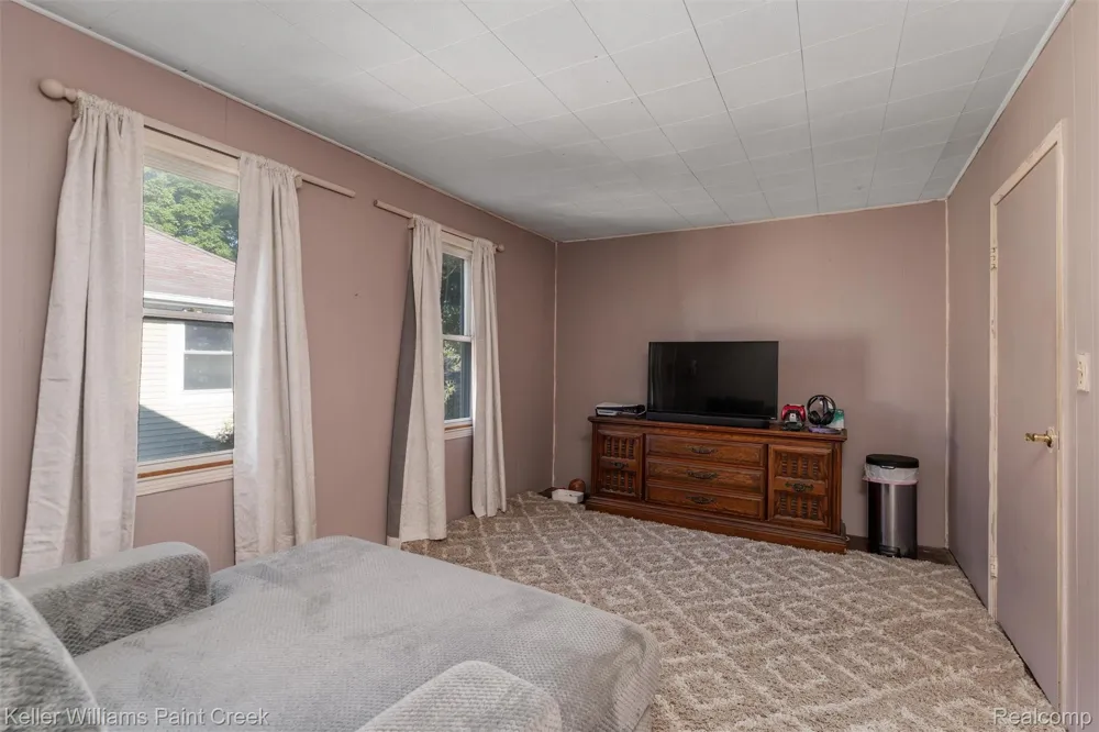 328 Ferndale Avenue Rochester City, MI 48307