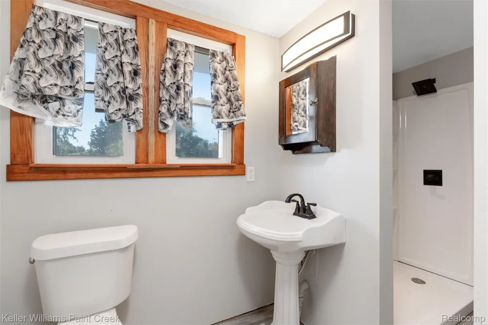 328 Ferndale Avenue Rochester City, MI 48307