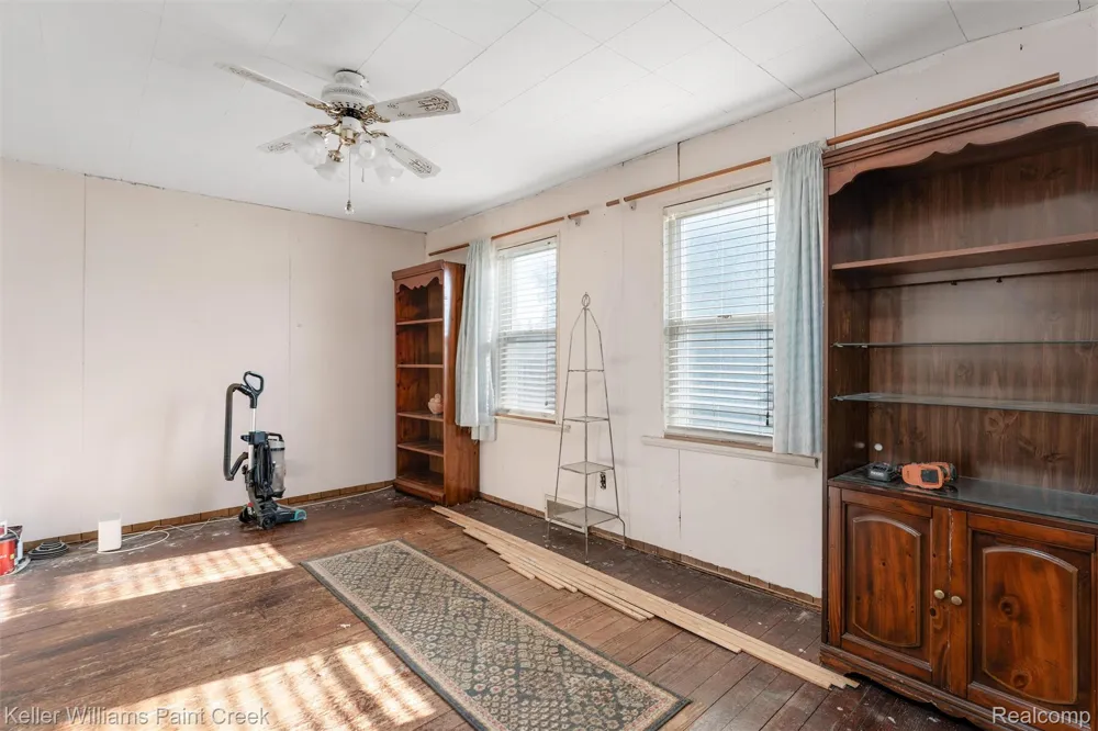328 Ferndale Avenue Rochester City, MI 48307