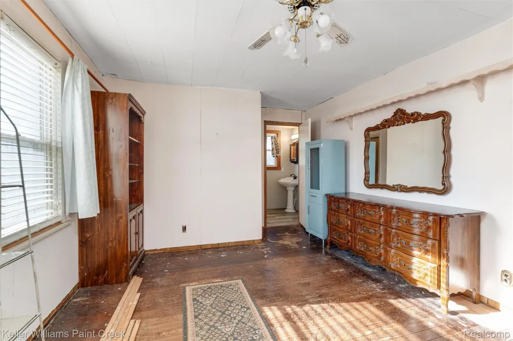 328 Ferndale Avenue Rochester City, MI 48307