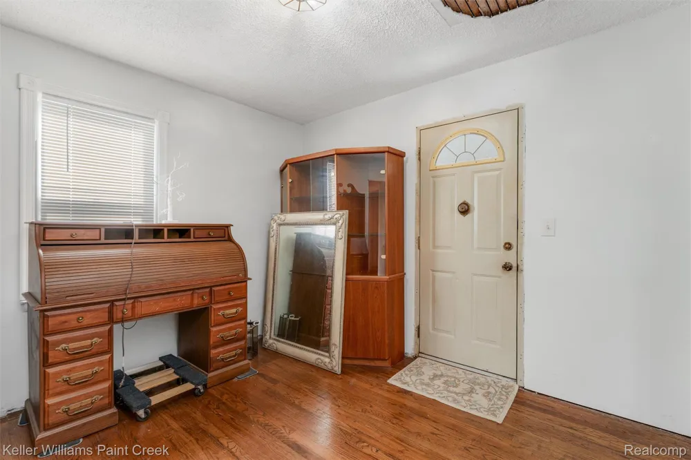 328 Ferndale Avenue Rochester City, MI 48307