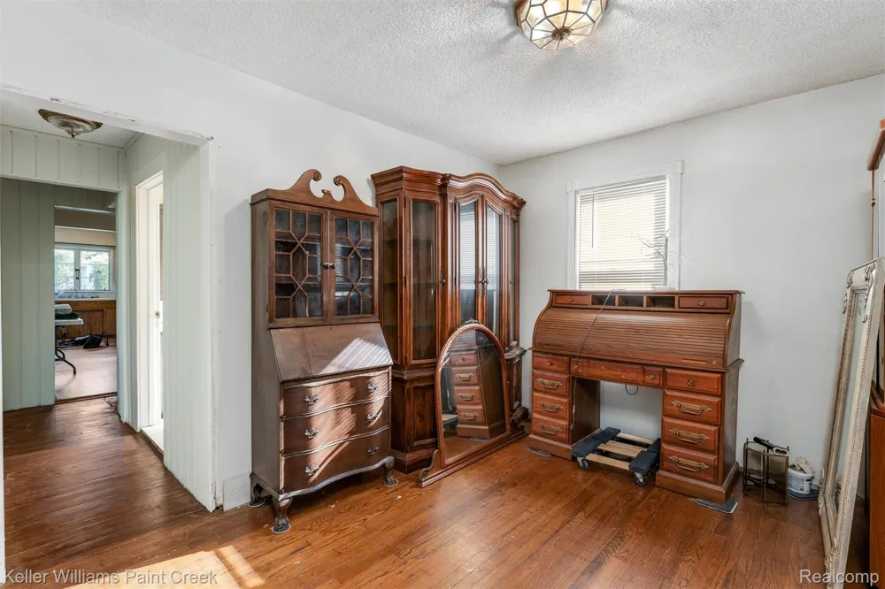 328 Ferndale Avenue Rochester City, MI 48307