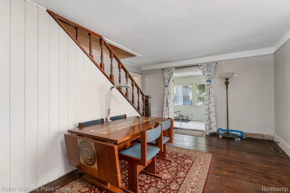 328 Ferndale Avenue Rochester City, MI 48307