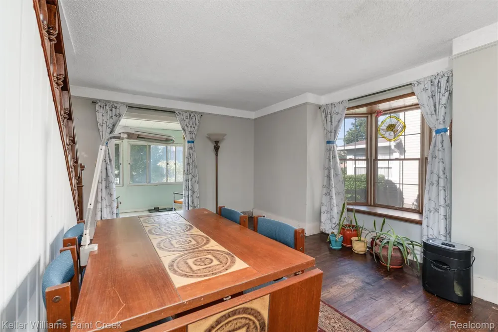 328 Ferndale Avenue Rochester City, MI 48307