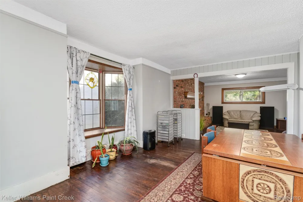328 Ferndale Avenue Rochester City, MI 48307