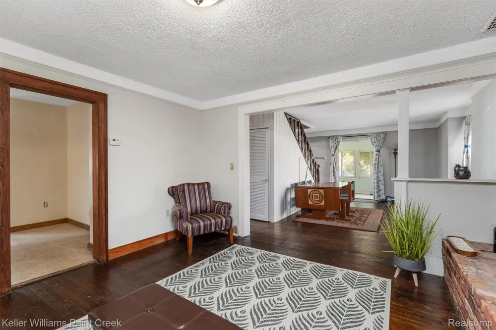 328 Ferndale Avenue Rochester City, MI 48307