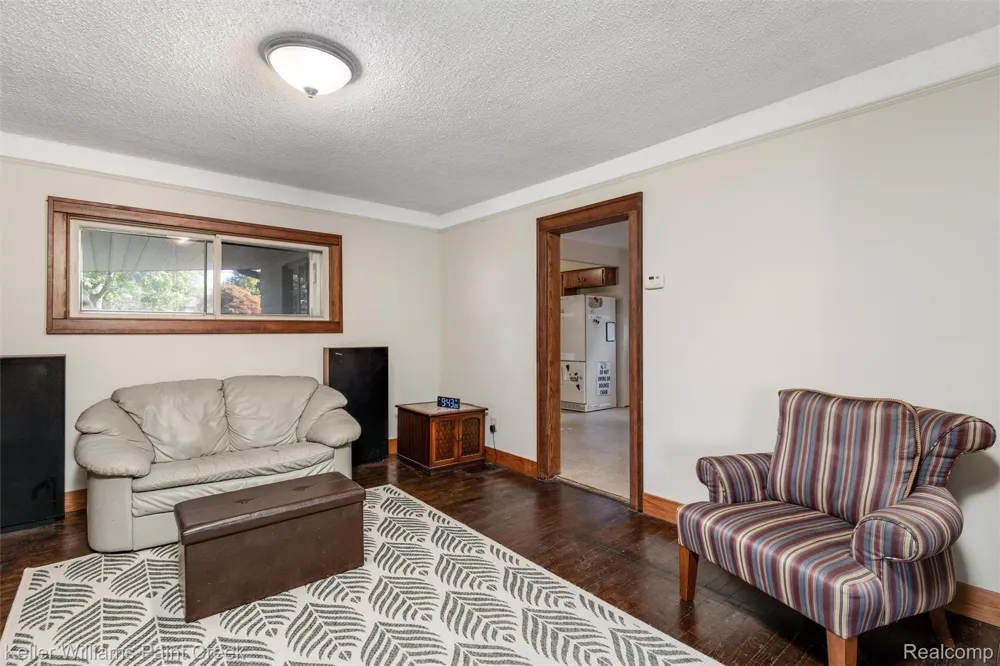 328 Ferndale Avenue Rochester City, MI 48307