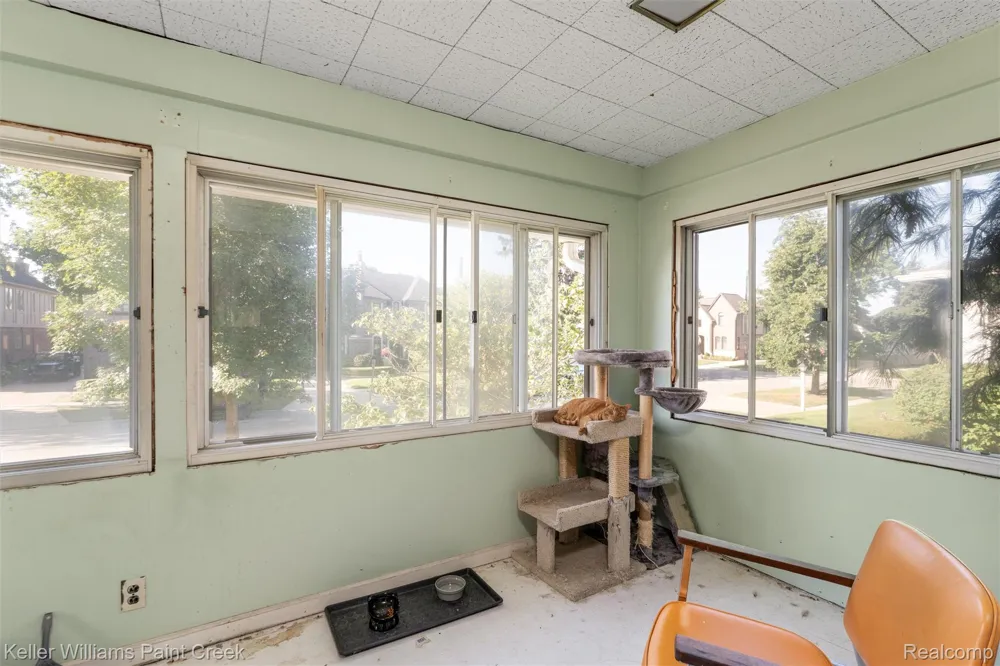 328 Ferndale Avenue Rochester City, MI 48307