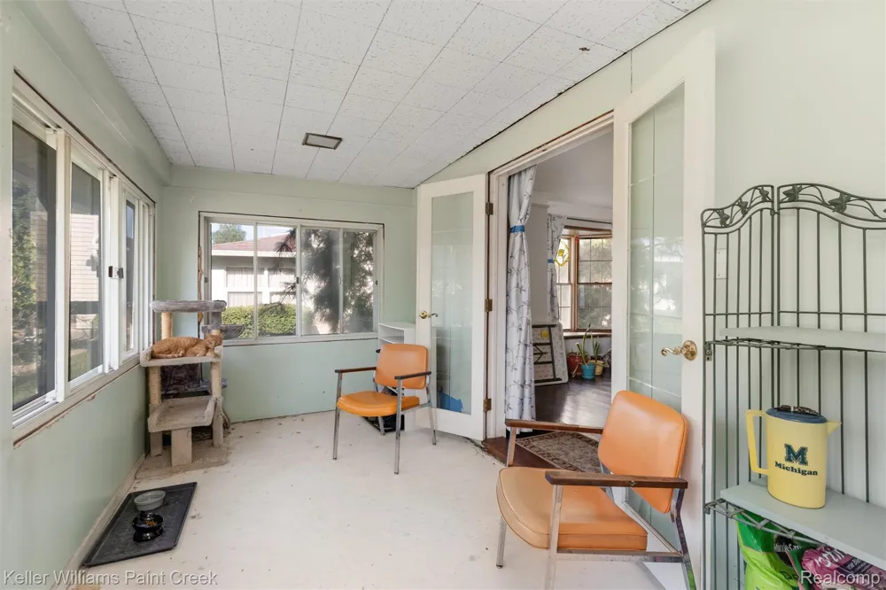 328 Ferndale Avenue Rochester City, MI 48307
