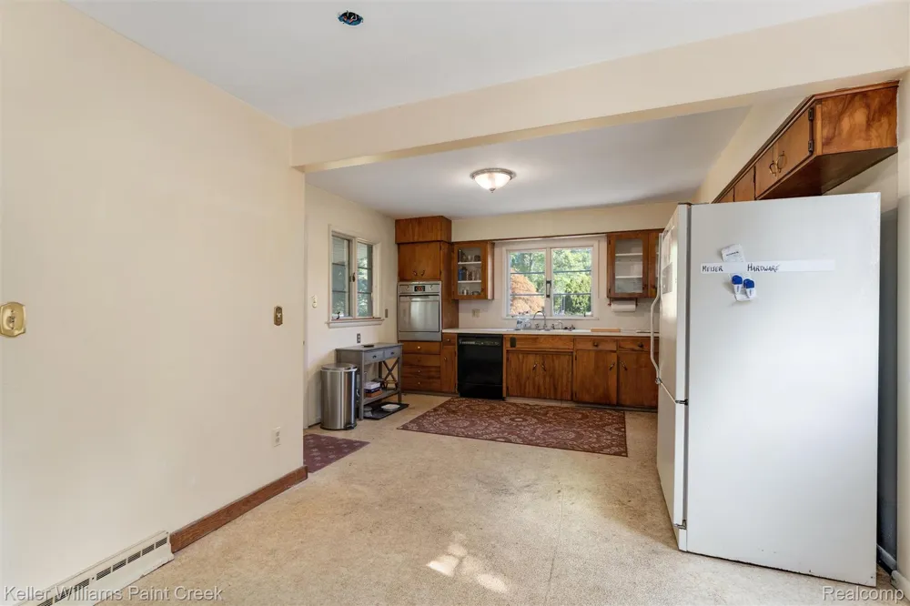 328 Ferndale Avenue Rochester City, MI 48307