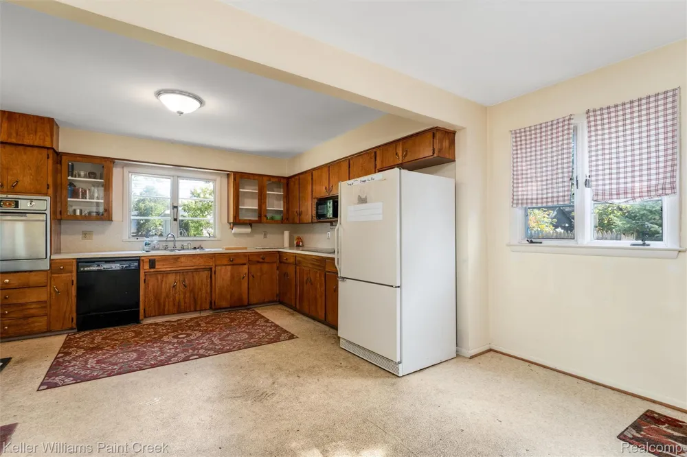 328 Ferndale Avenue Rochester City, MI 48307