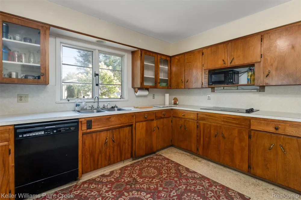 328 Ferndale Avenue Rochester City, MI 48307