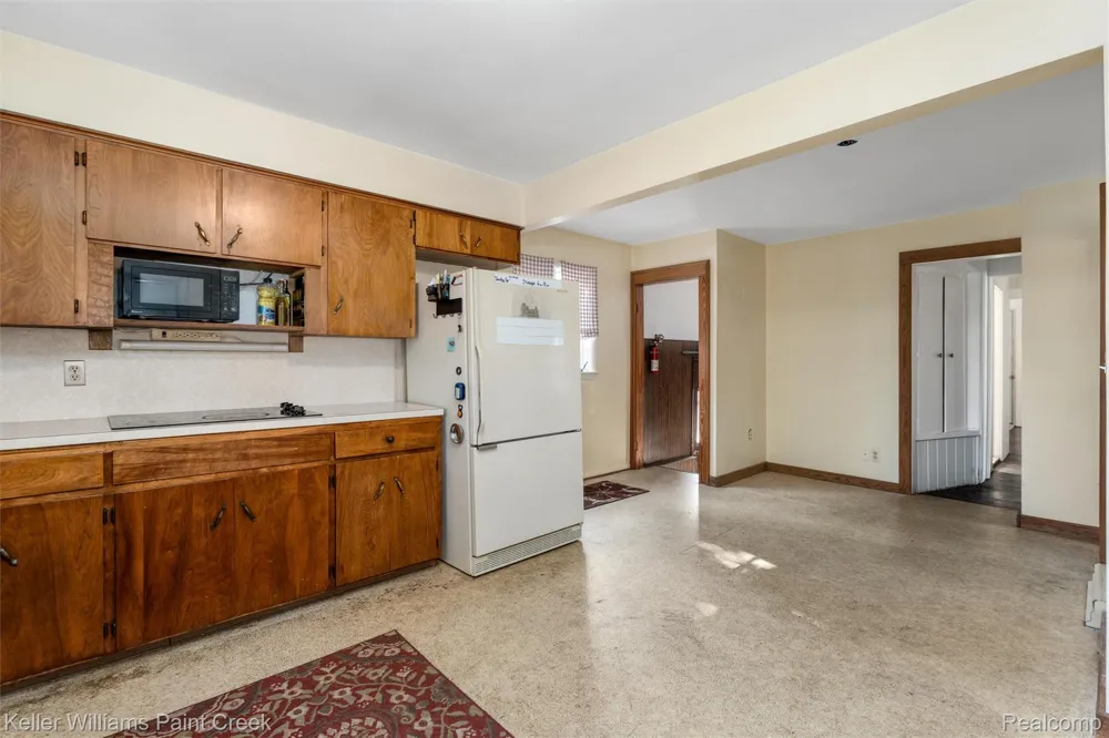 328 Ferndale Avenue Rochester City, MI 48307