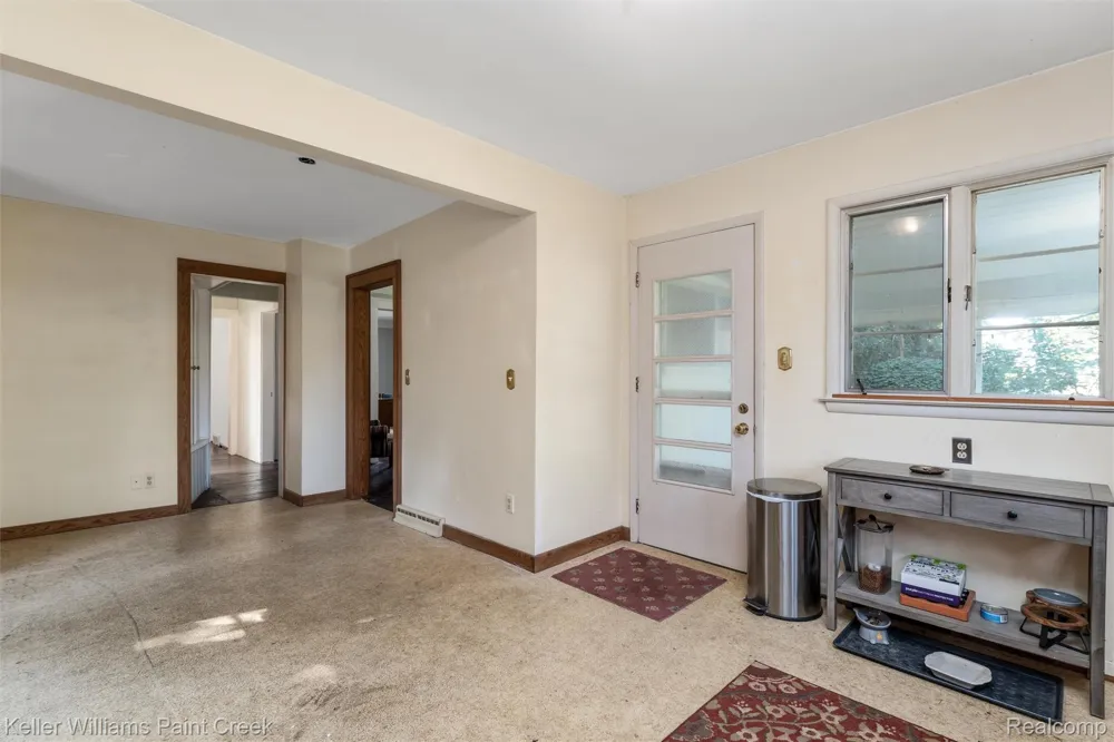 328 Ferndale Avenue Rochester City, MI 48307