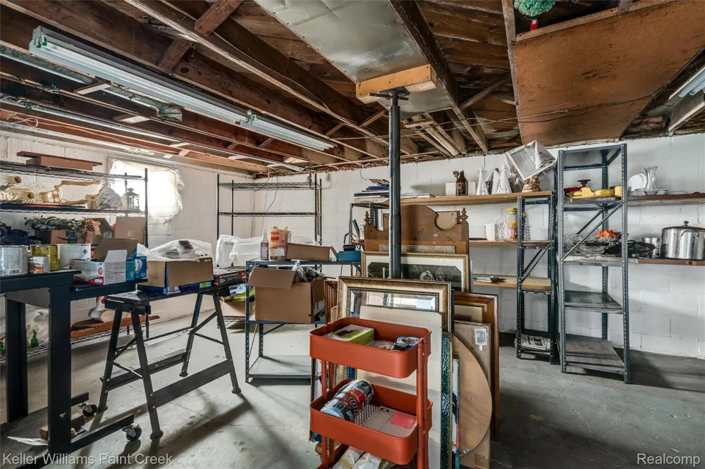 328 Ferndale Avenue Rochester City, MI 48307
