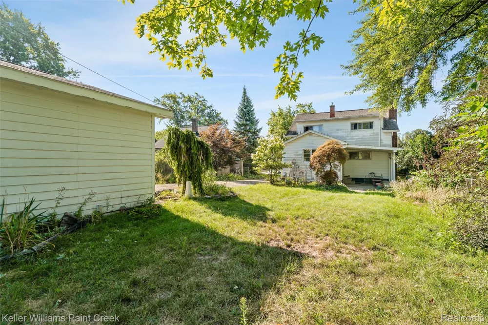 328 Ferndale Avenue Rochester City, MI 48307