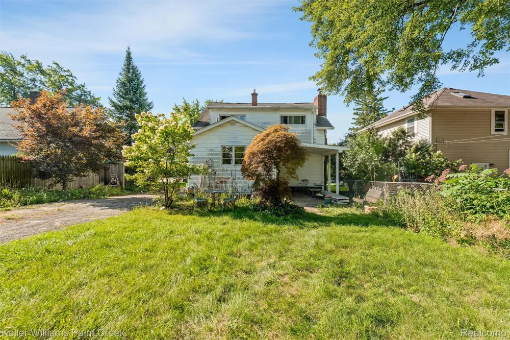 328 Ferndale Avenue Rochester City, MI 48307