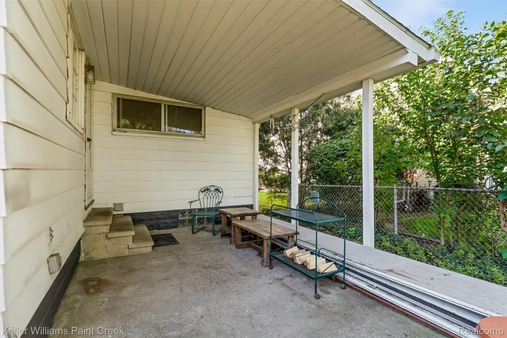 328 Ferndale Avenue Rochester City, MI 48307